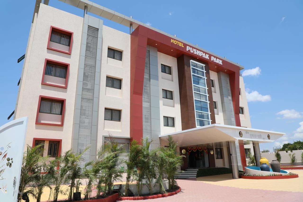 โรงแรมปุษปัก พาร์ค Osmanabad ภายนอก รูปภาพ